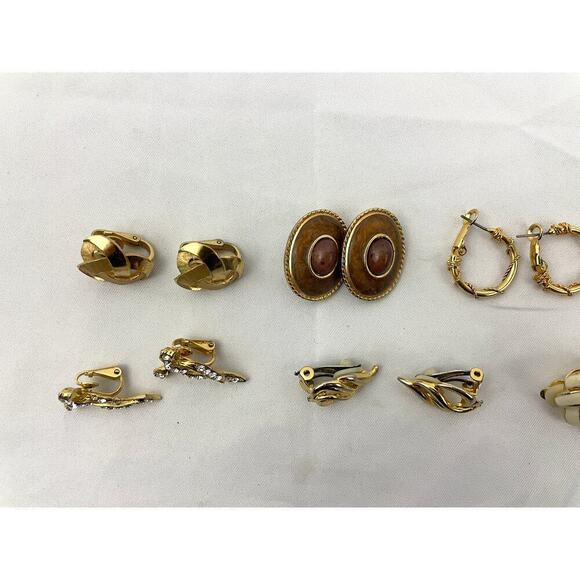 VTG Lot of 12 Assorted Gold Toned Clip-on Earrings Signed Trifari SaraCov Napier - Picture 9 of 16